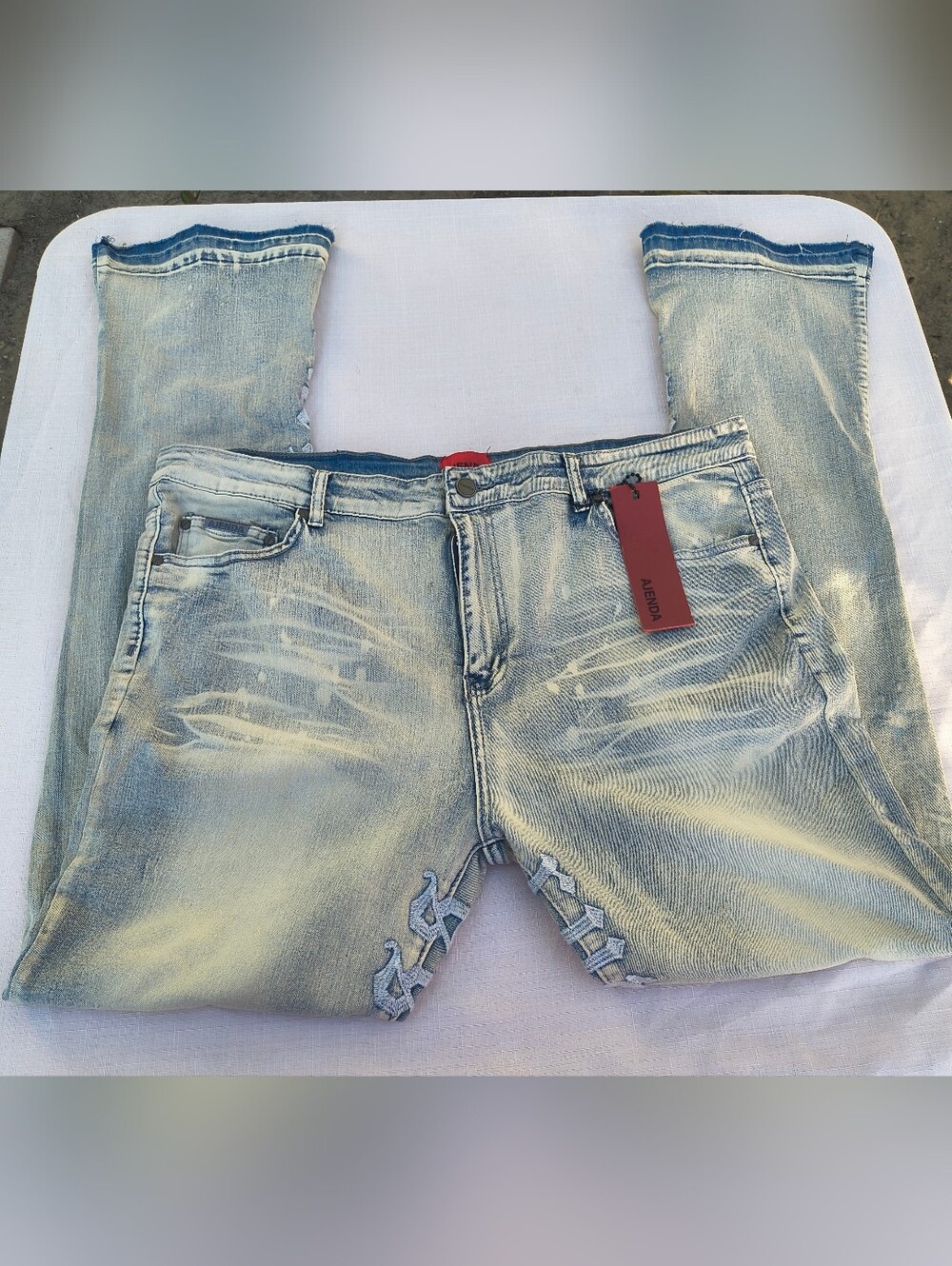 NWT Ajenda Light Wash Distressed Jeans